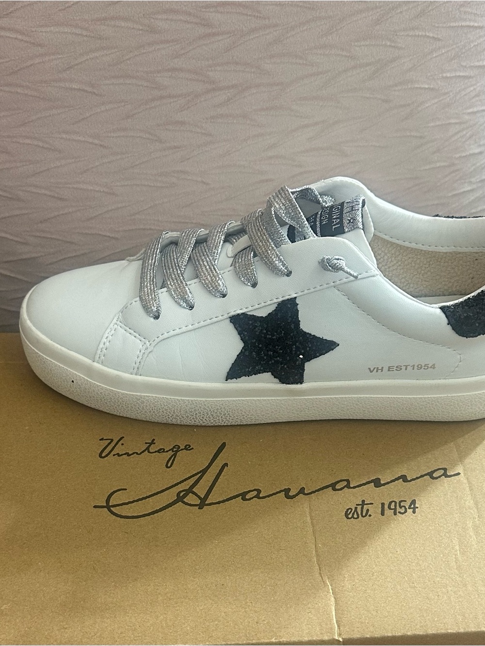 Vintage Havana White Leather Sneakers with Black Star and Silver Laces